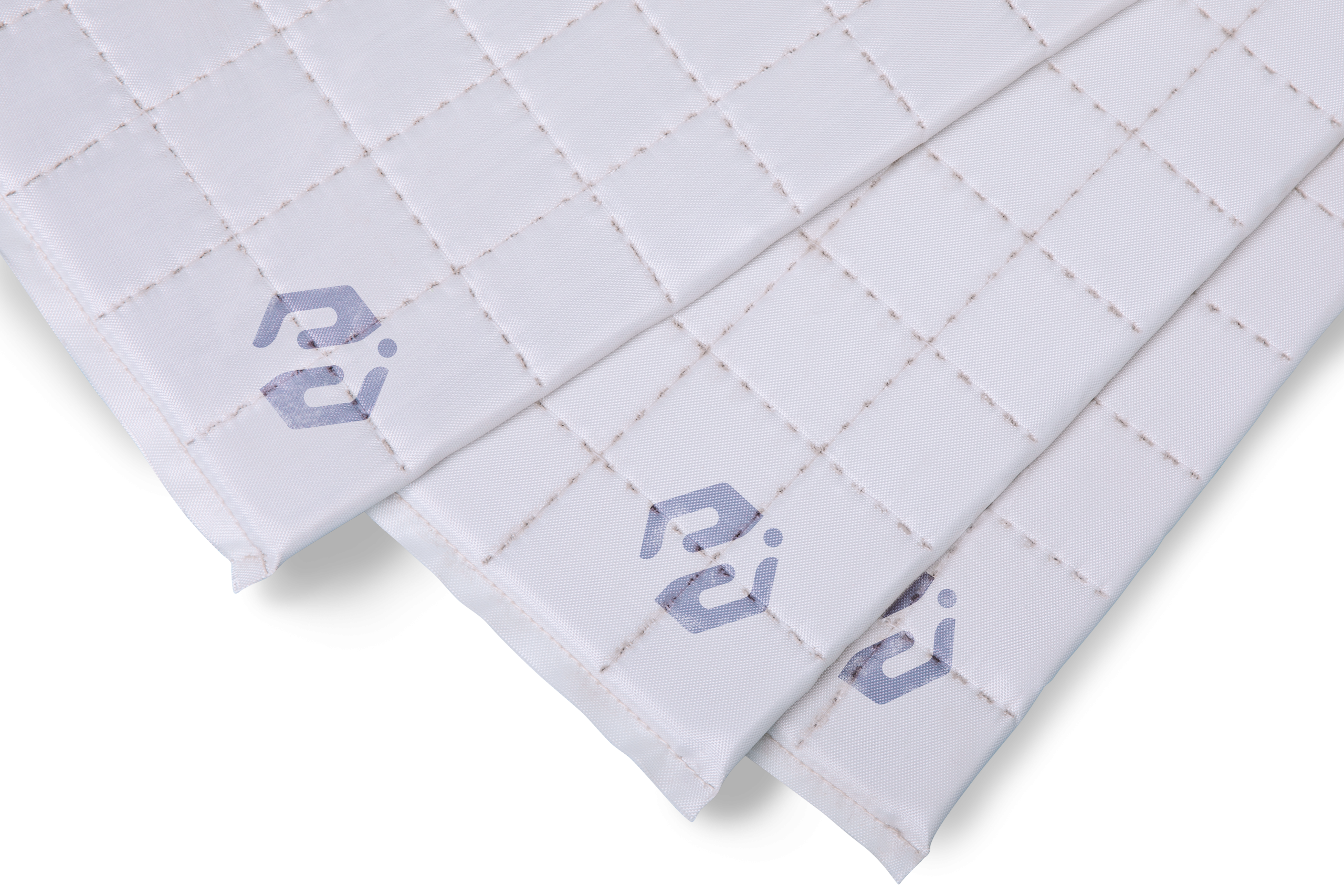 afbeelding van flexibele, microporeuze Siltherm-isolatie op een rode achtergrond